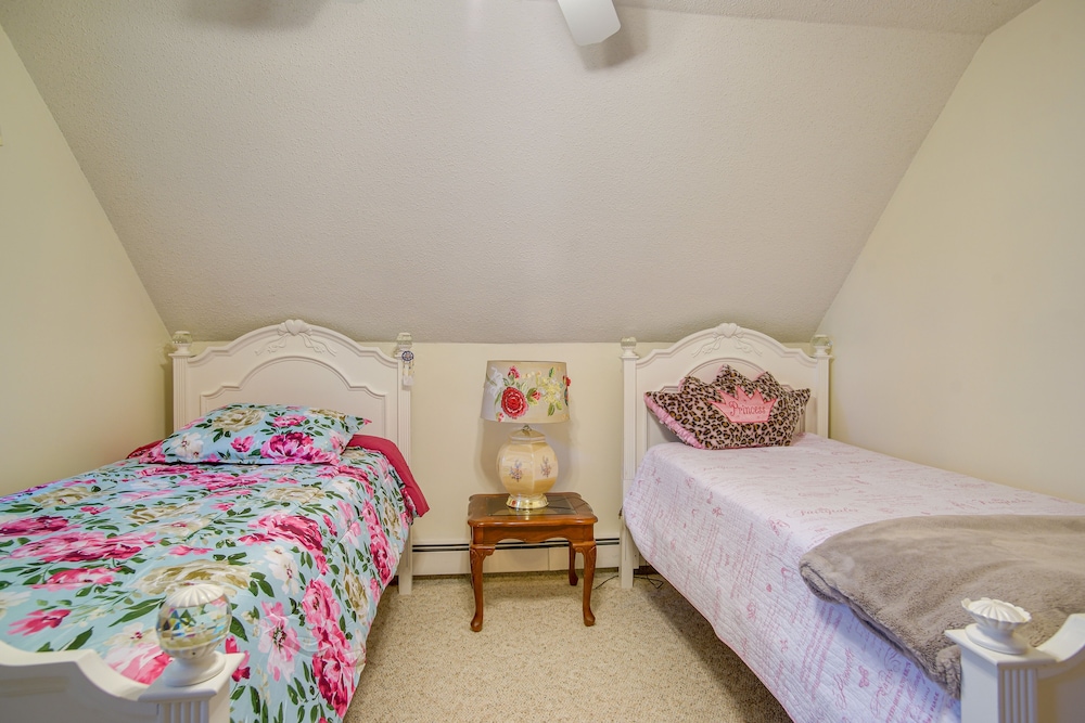 1/2 Mi to Beach: Stunning Home w/ Deck in Falmouth