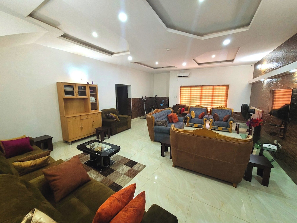 ROSSY'S APARTMENTS