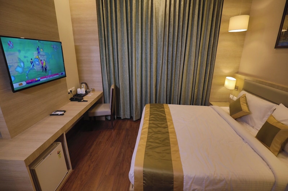 Goa Country Club By Pearl Near Udyog vihar Yashobhoomi