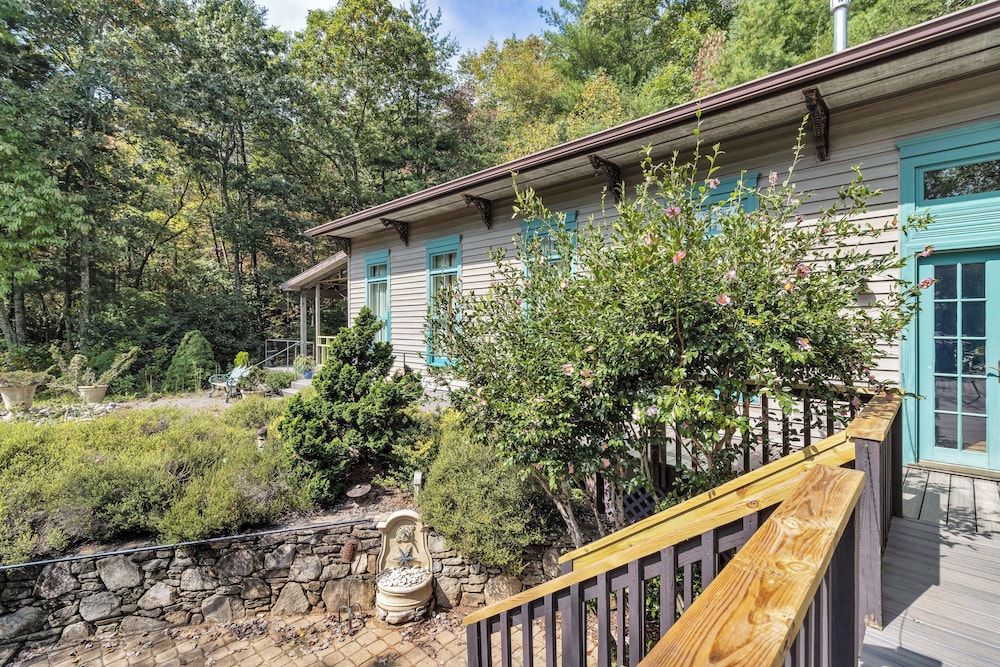 Wolf Creek House