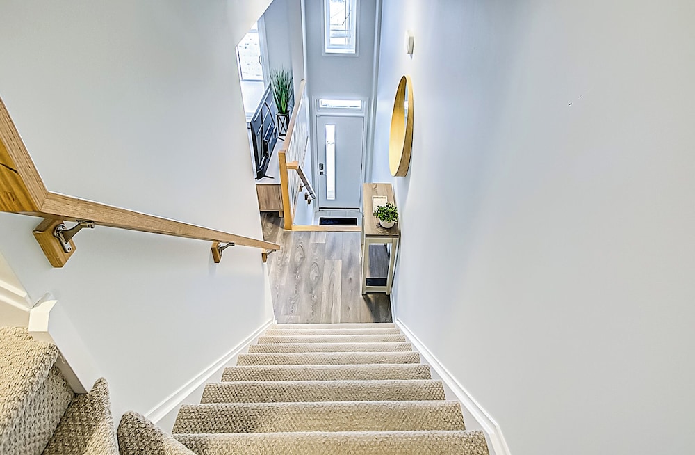 Modern 3BR Retreat Near Yorkdale Mall