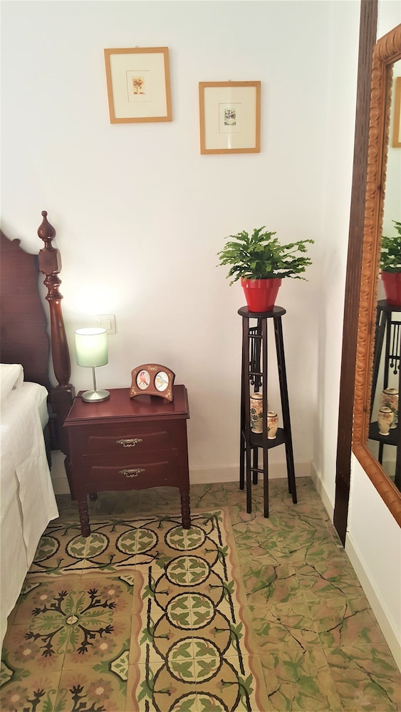 Los Canaritos Guest-House