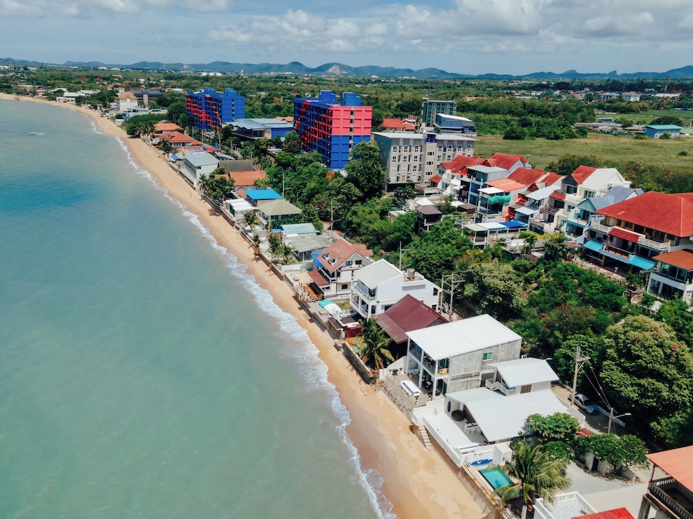 Phaladise Beach Villa at Phala Beach, Ban Chang