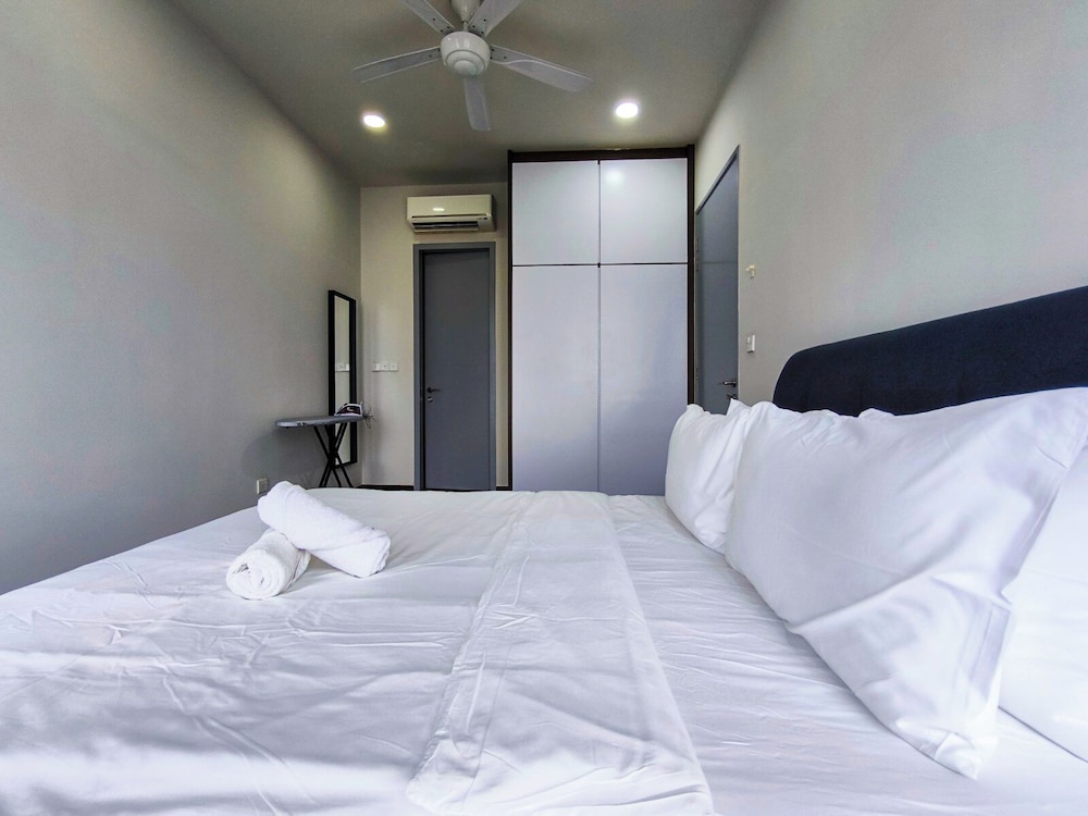 Expressionz Suites by Manhattan Group