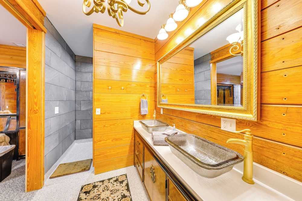 'the Vista' Retreat 30 Mi to Kansas City! - Property Image 61