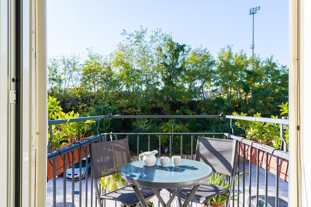 Bright Apartment With Private Parking Space