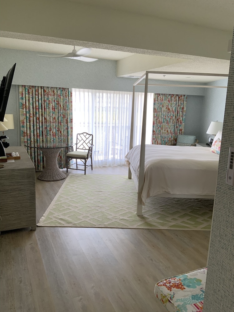 Lighthouse Club Hotel
