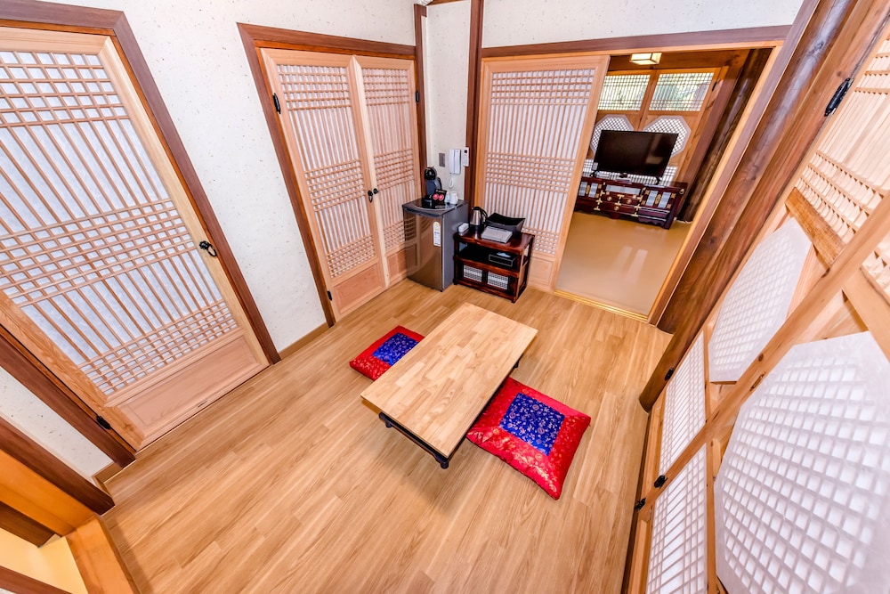 Hanok Hotel Hallagung 10
