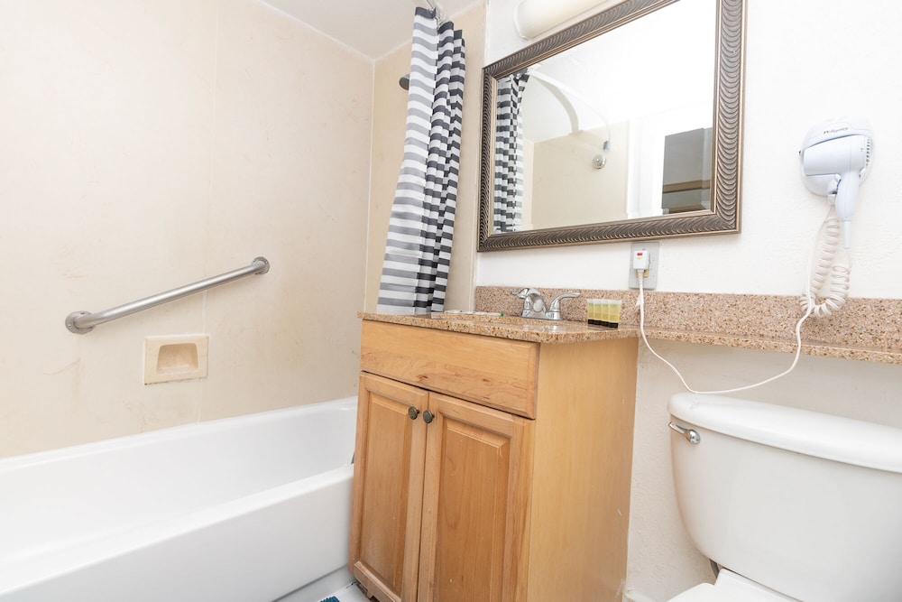 542 Ocean View Hollywood Beach view 4
