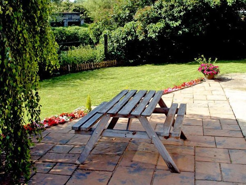 Gloucester Vacations - The Lock House - Property Image 2