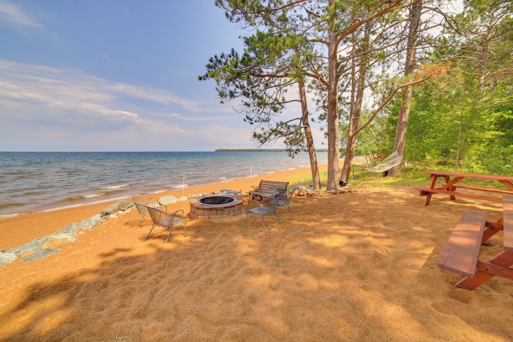 Private Sandy Beach: Lake Superior Group Retreat