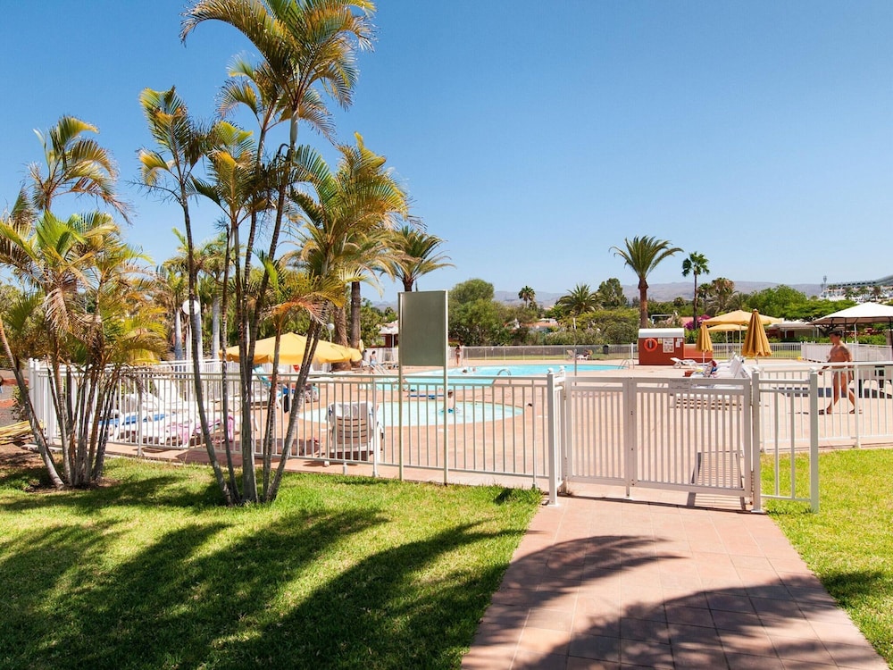 Bungalow in Maspalomas Near Beaches & Pool