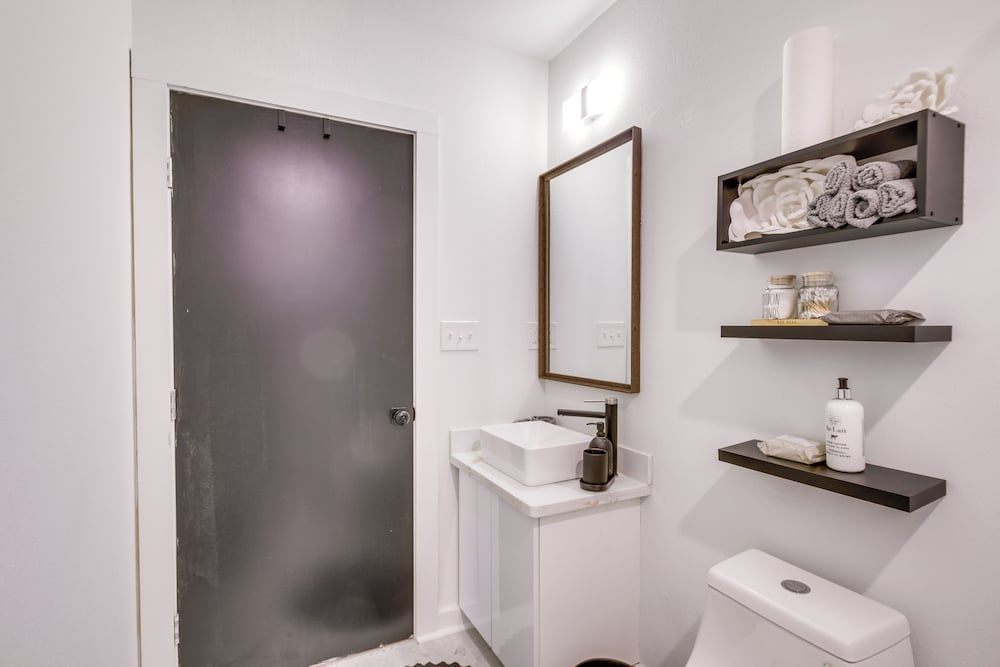4 Mi to French Quarter: Walkable Apt w/ Yard