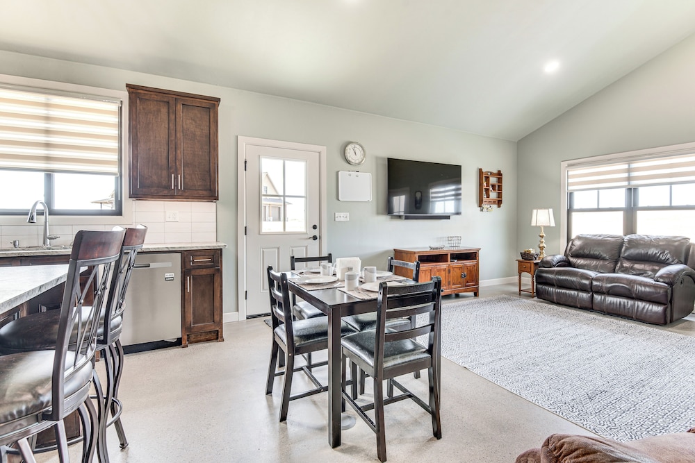 Family-friendly Apt w/ Lake Views in Ponca City!