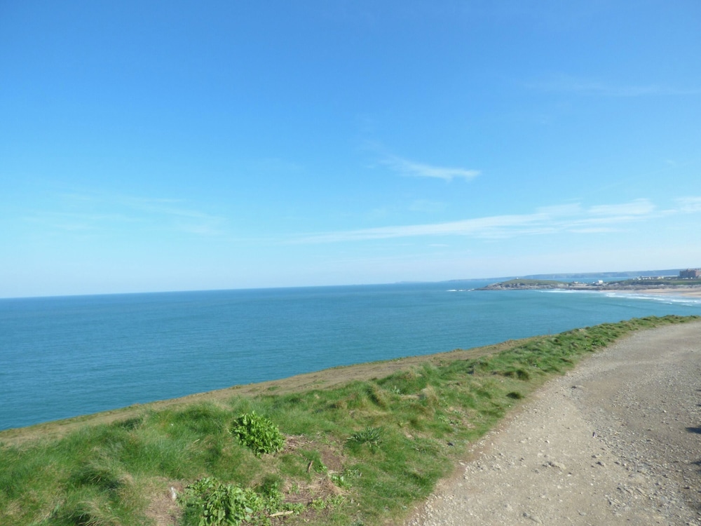 5 Fistral Waves
