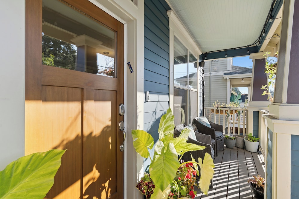 Cozy Modern Craftsman in North Portland