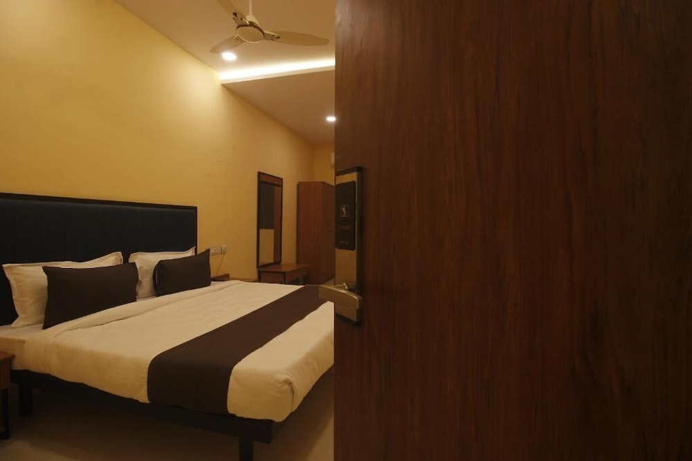 HOTEL MINT PARK