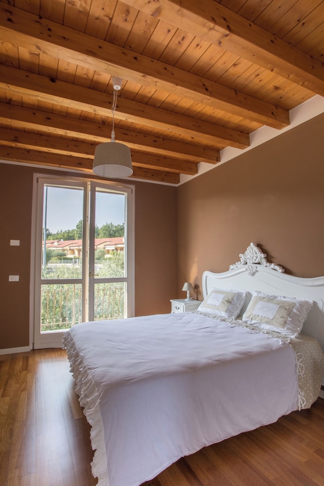 Elegant Lake Garda Villa With Garden