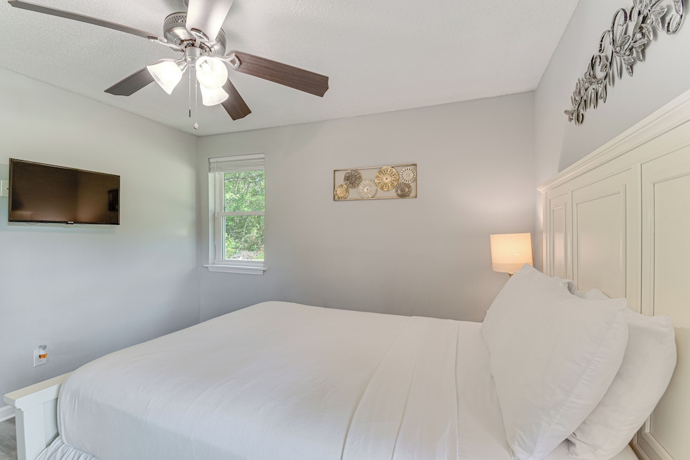 11 Mi to Beaches: Peaceful Foley Home w/ Yard