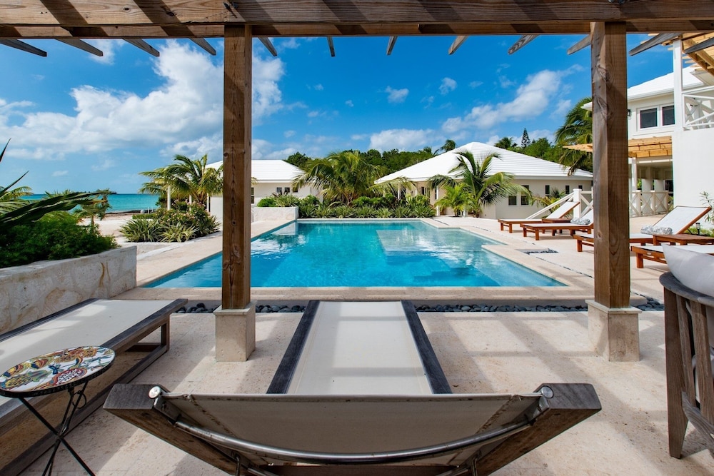 Seaesta - Brand New Estate W/pool & Private Backyard Beach 6 Bedroom Home