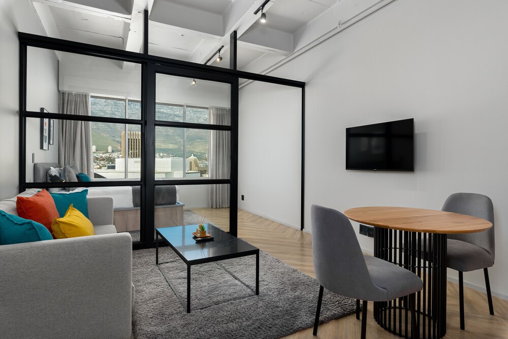 One Thibault 1628 view 5