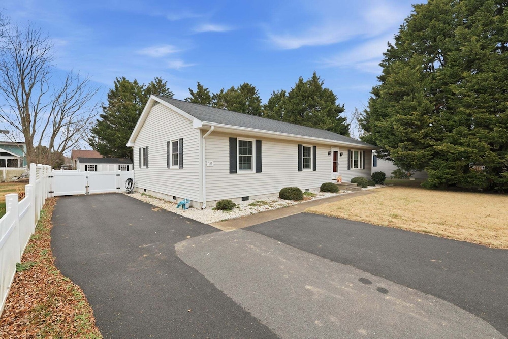 Minutes To Rehoboth Beach And Lewes Beach 3br Home 3 Bedroom Home