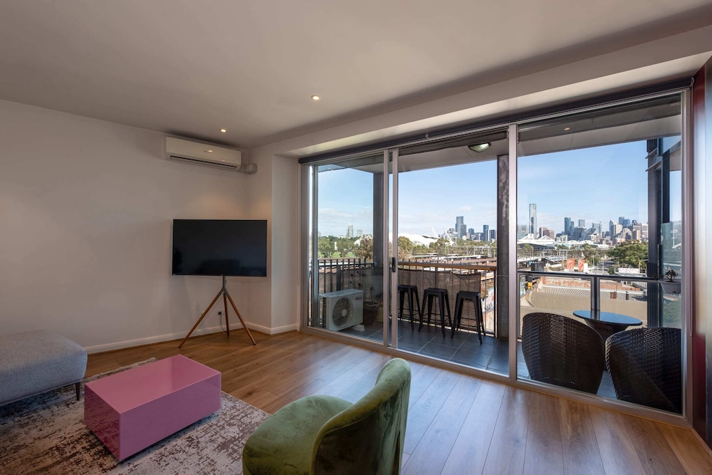 Stunning 1B Apt in Richmond - Parking & City Views