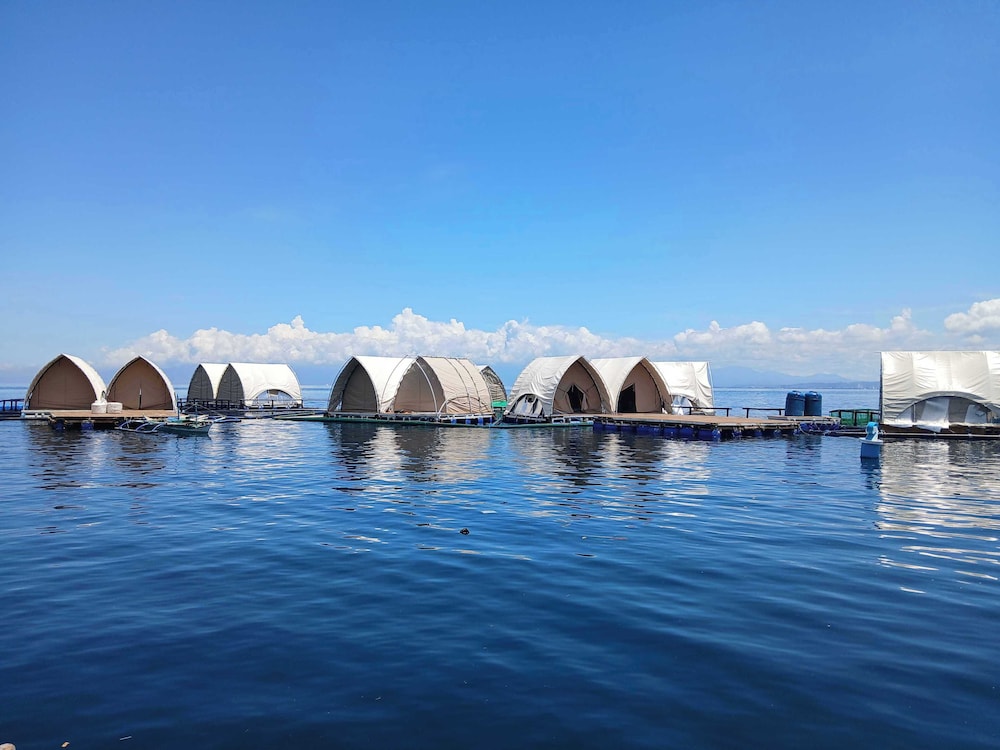 Floating Home in Reef Resort Unit 4