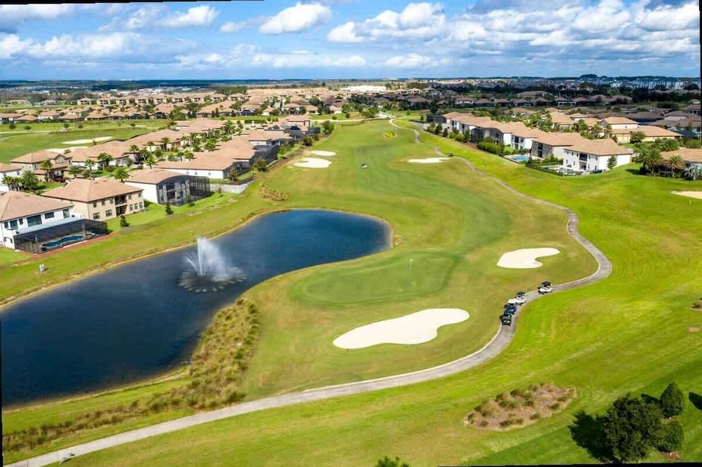Modern 2Bd Townhome Minutes to Disney w Waterpark