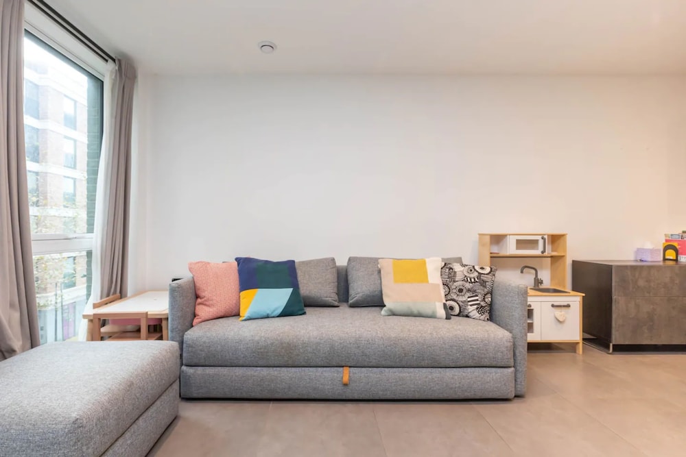 Modern Family Friendly 2 Bedroom Flat in Hackney Wick