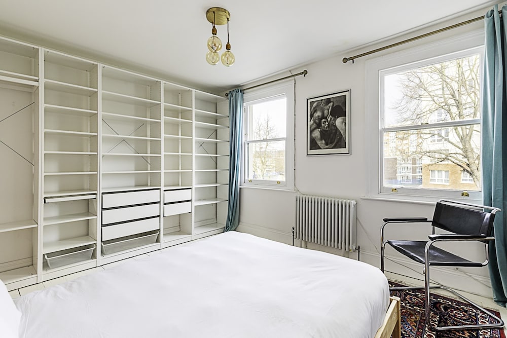 Hackney - Victoria Park: Generous 2 Bed Terrace