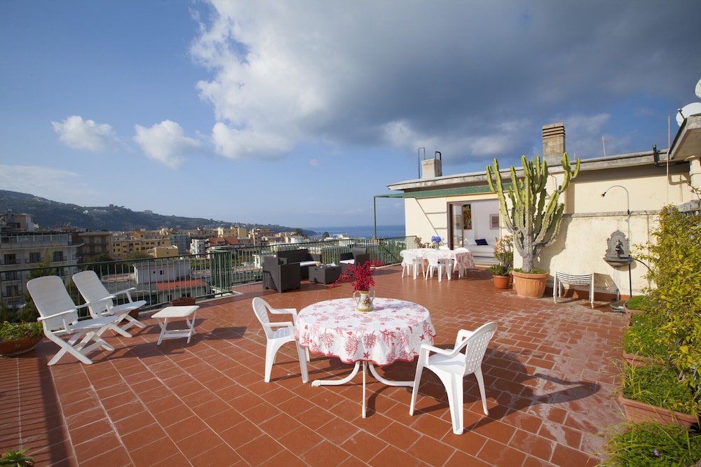 Estate4home - Casa Miramare