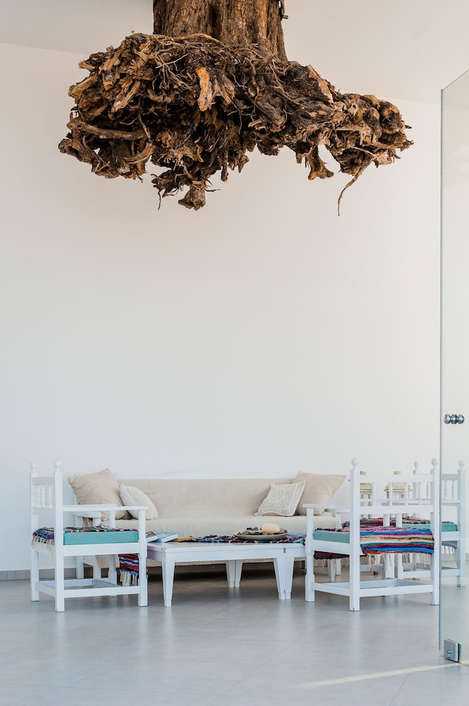 Kouros Home Hotel
