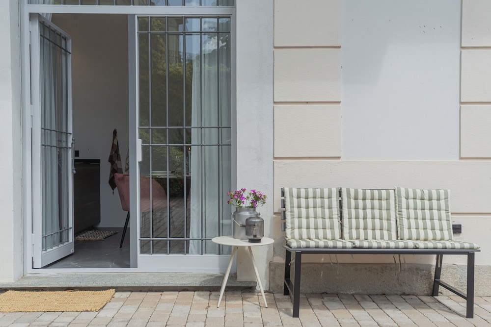 Piccola Como Lotus by Rent all Como