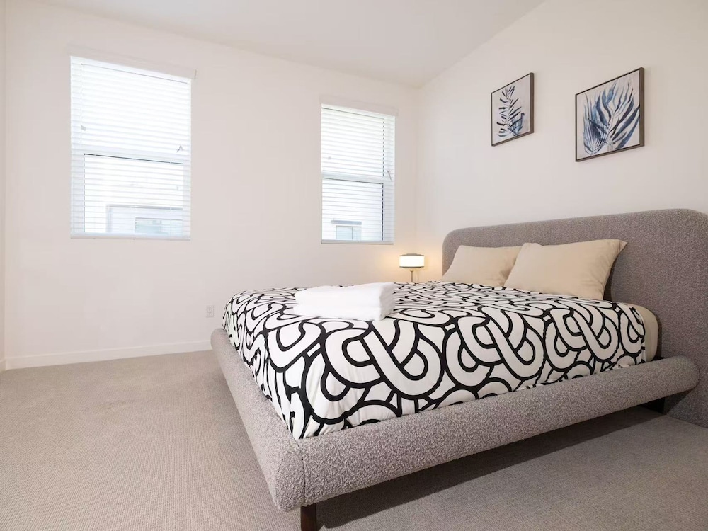 Modern Designer Stay Bright Chic Spacious