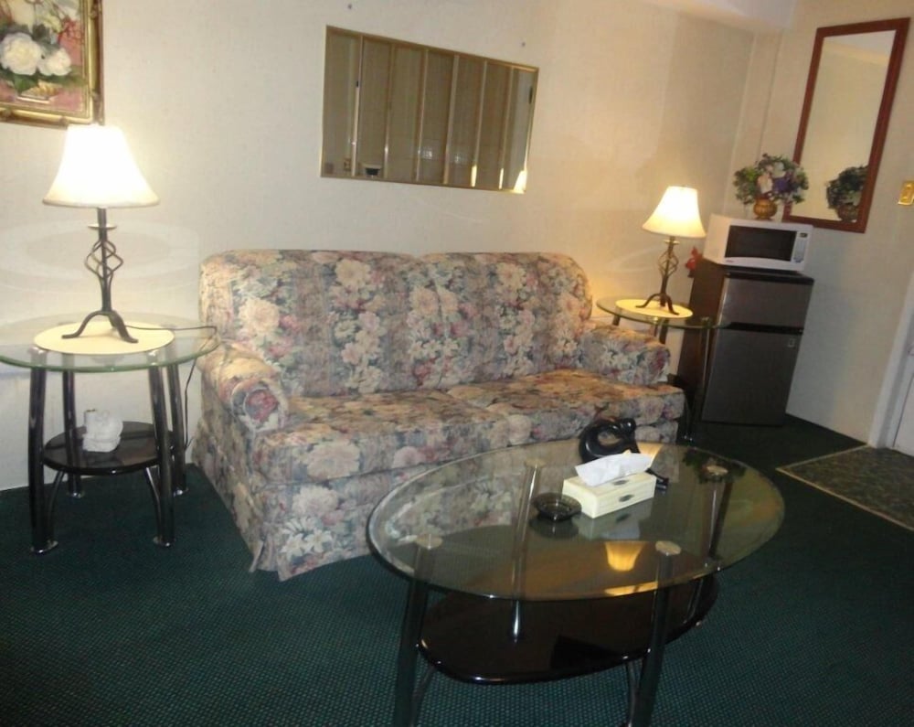 Niagara Parkway Court Motel - Image 5