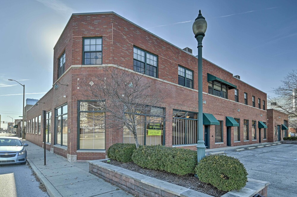 Spacious Indianapolis Condo w/ Private Gym! view 5