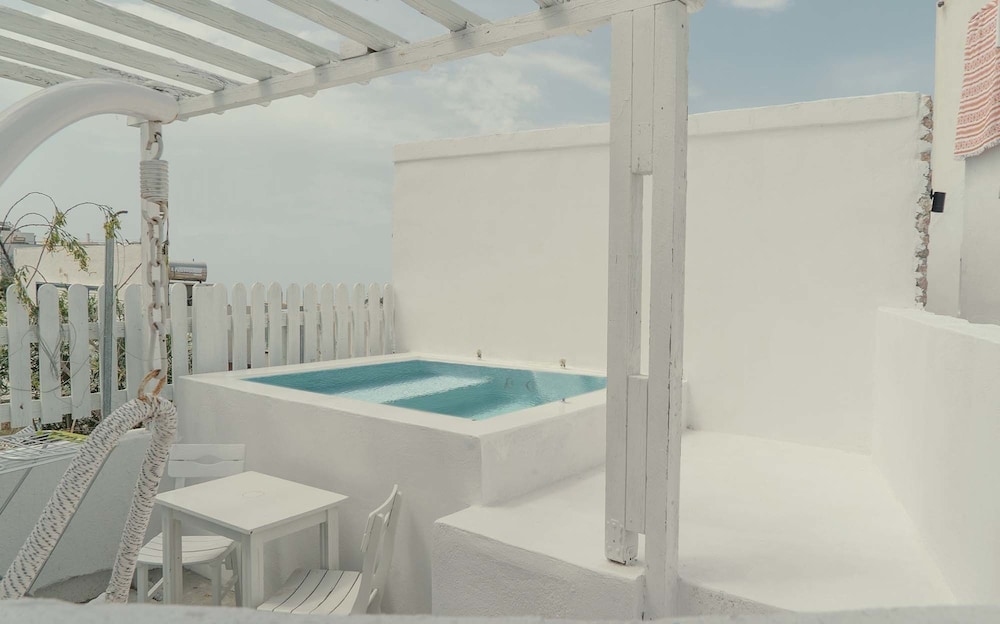 Loukas & Emma Eco Houses