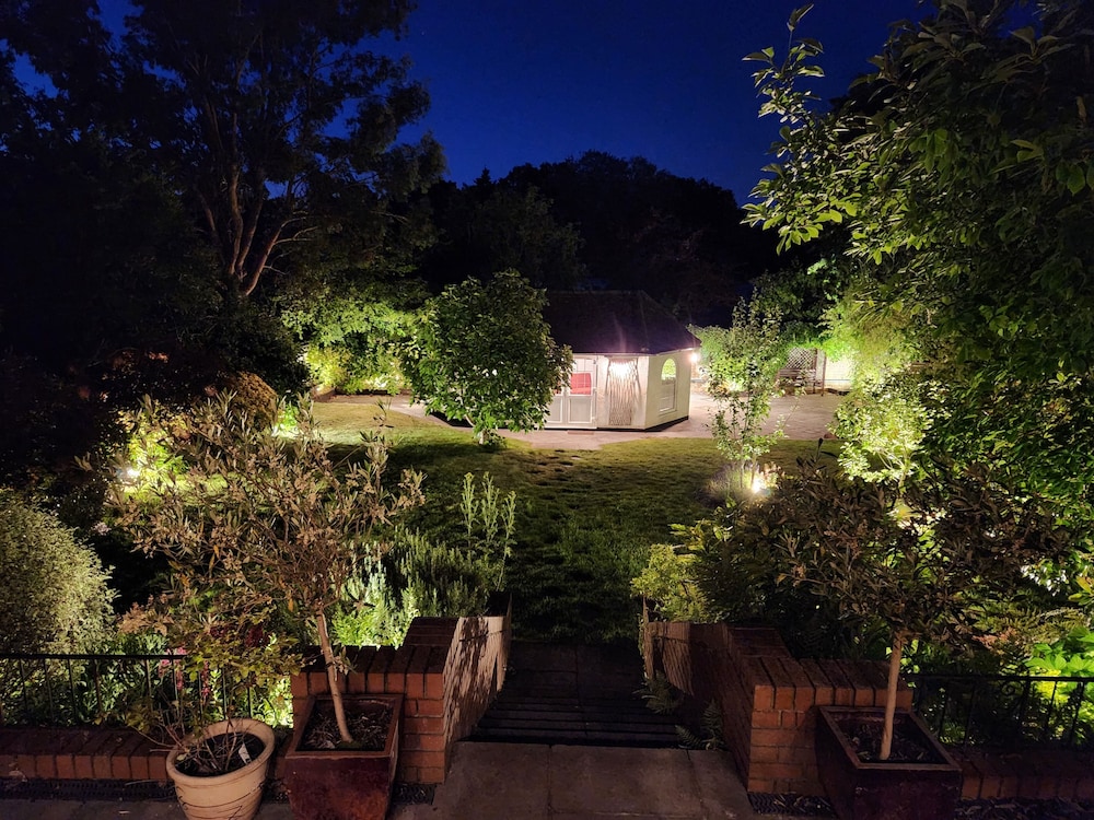 London Family Home-amazing Garden