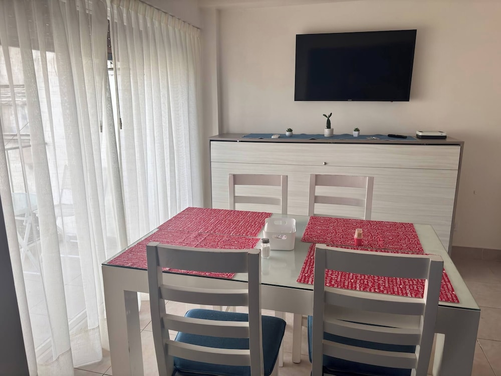 Peaceful, Pet-friendly Central Apt