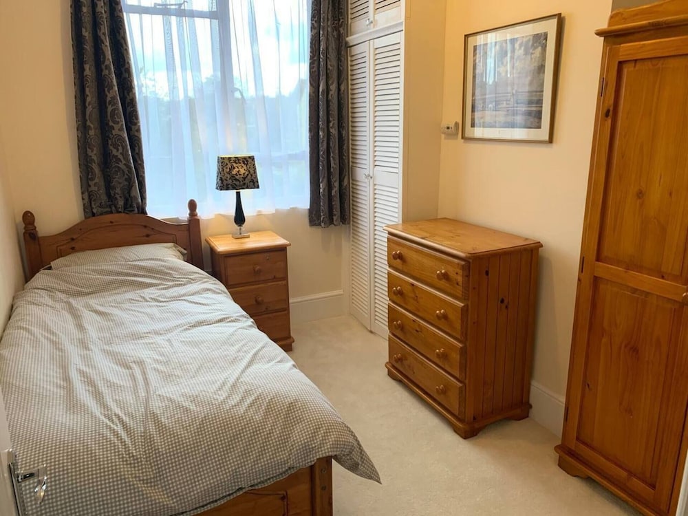 Elegant 2 Bed Georgian Apartment in Herne Bay view 3