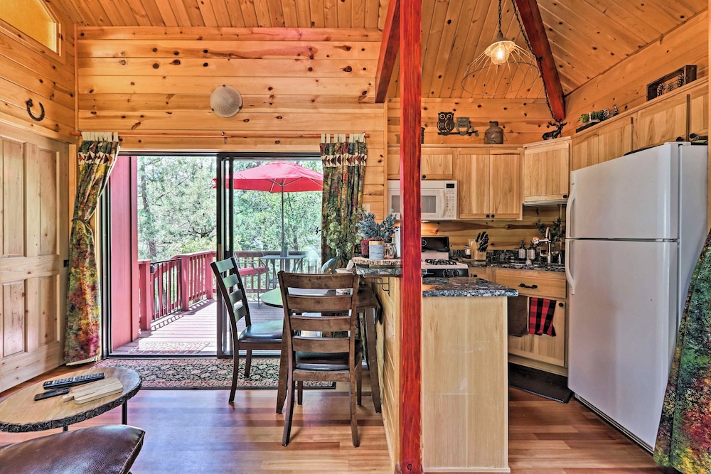 Payson Vacations - Romantic Strawberry/pine Studio Cabin w/ Deck! - Property Image 5