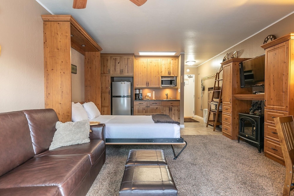 132 Bldg C Condo