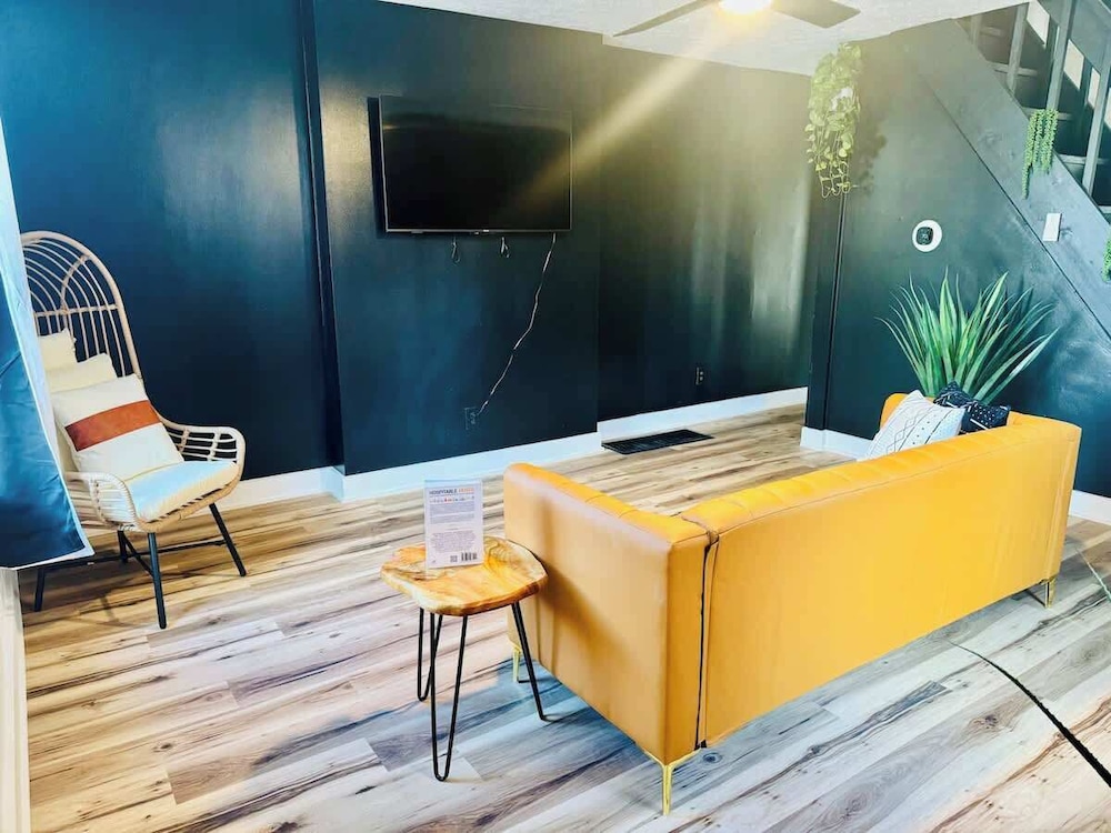 Jungle House Downtown Columbus – Modern Boutique Suites