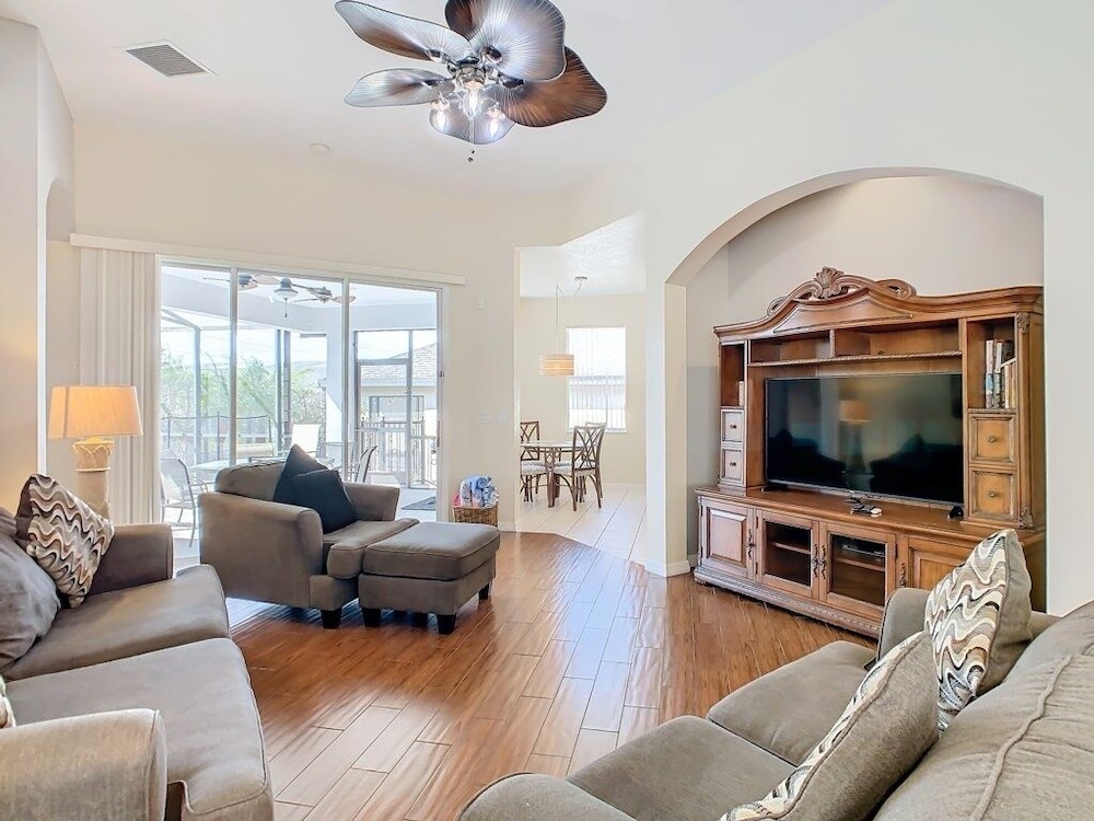 Spacious 5br Home W/ Private Pool+spa In Scenic Davenport Location 5 Bedroom Villa