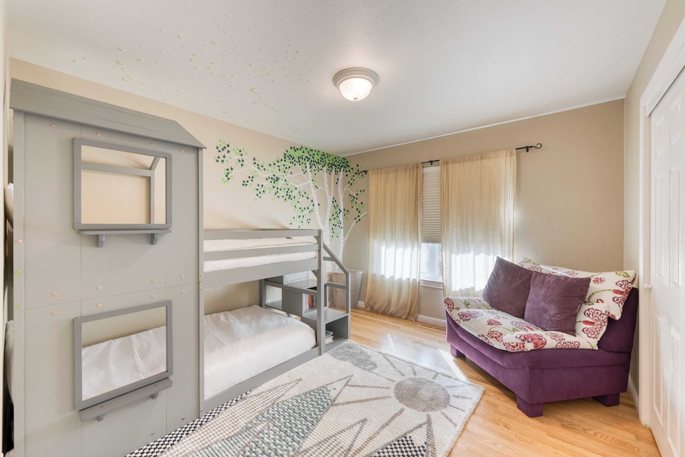 Pool + Hot Tub + Firepit + Game Room Minutes From Sebastopol & Russian River Baker Lane Retreat