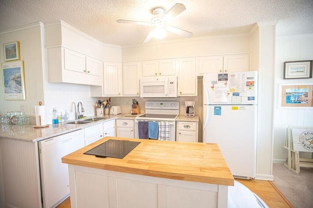 Feelin' Beachy-7a 2 Bedroom Home by RedAwning - Property Image 3