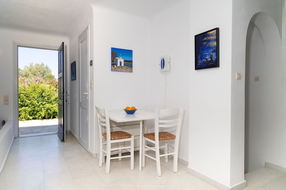 Angali HM Quiet 3 Bdrm Home on the Beach
