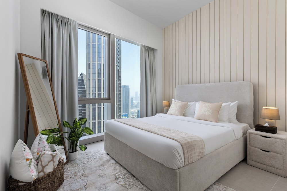 Maison Privee Sky-High Elegance w/ Unrivaled Burj Khalifa Views