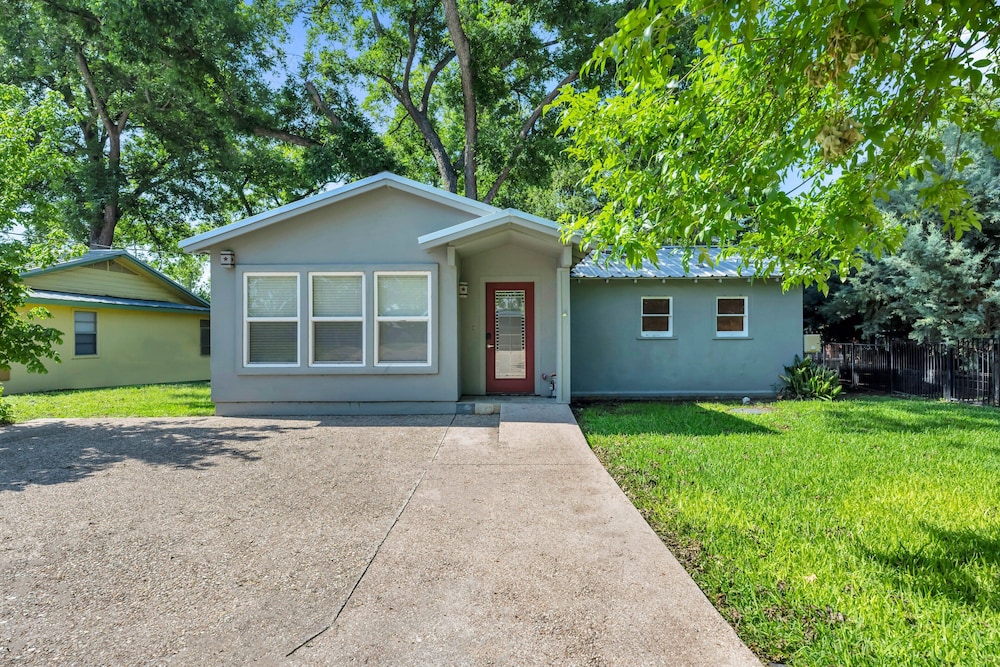 River Oaks Place